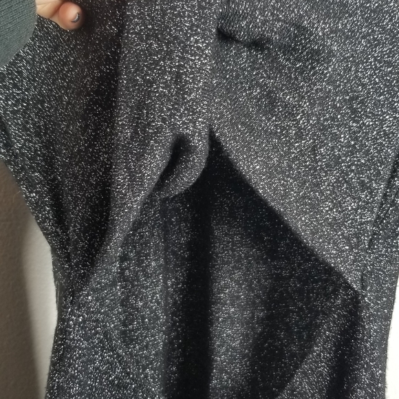 Black White Shiny Long Sleeve Exposed Midriff Top - Picture 3 of 5